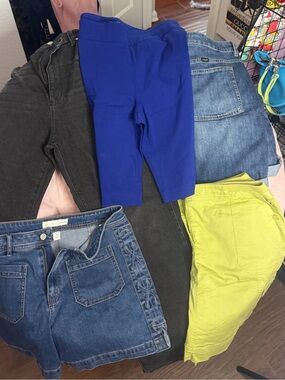 Bundle #20 - 5 Women's size 14  - Pics included